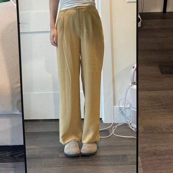 Aritzia Women's Yellow and Tan Trousers - Picture 1 of 2